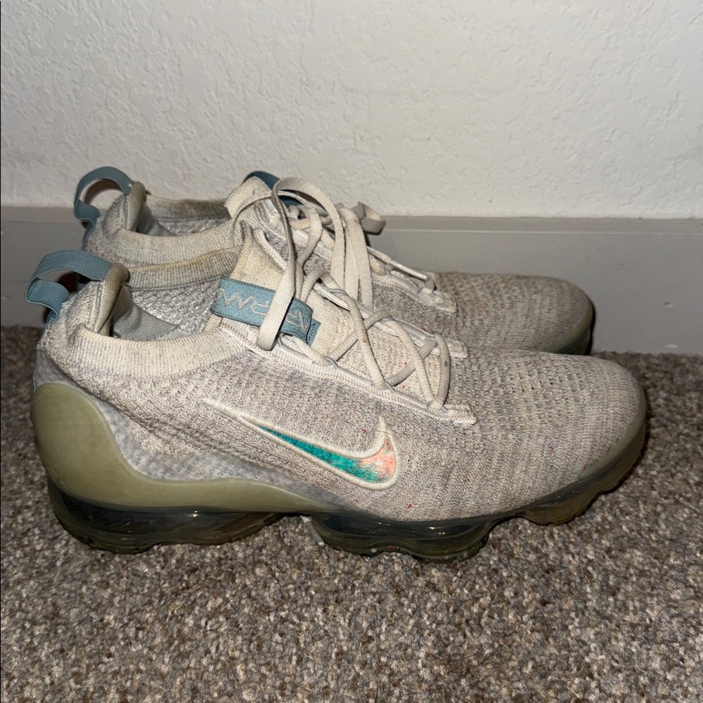Nike VaporMax Flyknit in Cream and Gray with Blue Accents